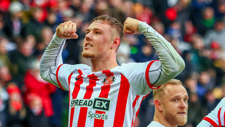 Sunderland defender linked with £20m summer move to Everton